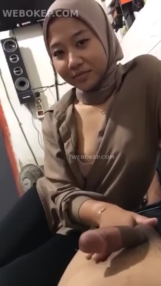 Hijab ngewe sama temen